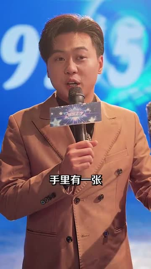 从观众席到舞台，吓懵现场歌手（91集）最火短剧推荐