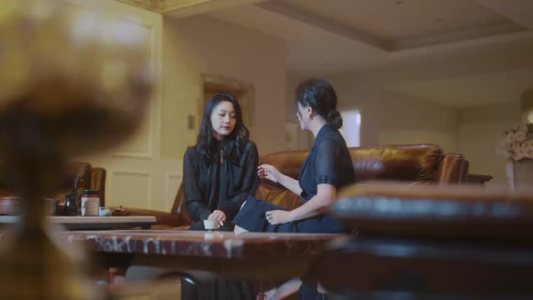 向她逆光而来（26集）观看软件