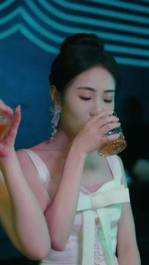 偏执大佬总想独占我（79集）海量资源免费看