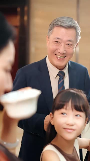 萌宝告状，农民工爹地是战神&萌宝告状农民工爹地是战神 (60集) 高分推荐免费看