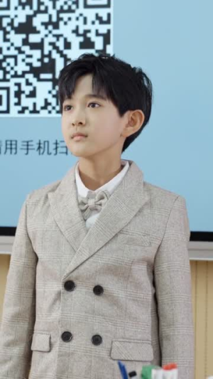 离谱你让小孩哥给大学生上课（81集）正能量短剧分享