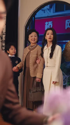 子凭母贵，律师妈咪超给力（65集）热门了短剧