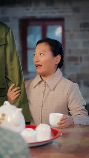 订婚宴撕破脸,我靠粉条麻花坐拥大厂(56集) 订婚宴撕破脸,我靠粉条麻花坐拥大厂(56集)最火短剧热播中