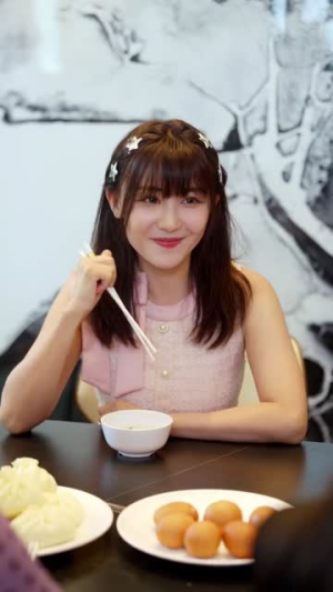 总裁您的护卫万人迷(80集) 总裁您的护卫万人迷(80集)短剧太精彩了
