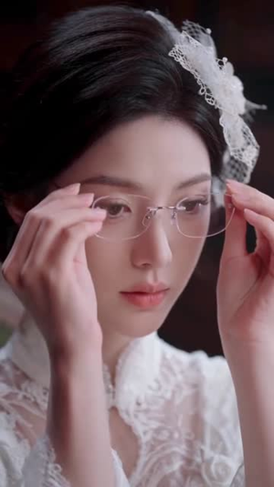 穿成兽世女先生，全员排队求偏爱（64集）热门短剧追不停