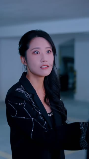 千年女王邂逅专属血仆(91集) 千年女王邂逅专属血仆(91集)一起看短剧
