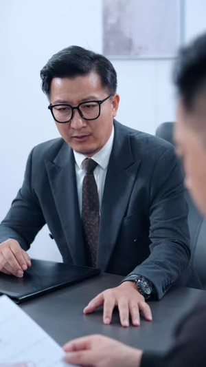年终奖不能停(67 集) 年终奖不能停(67 集)每日短剧推荐