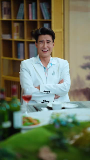 同学会上剥虾，我身份瞒不住了 （40 集）最新热剧免费看