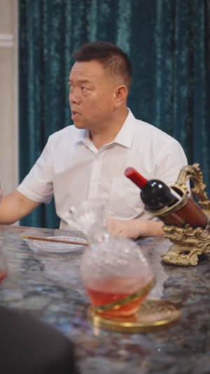那个保镖比肩神明(94 集) 那个保镖比肩神明(94 集)完整版