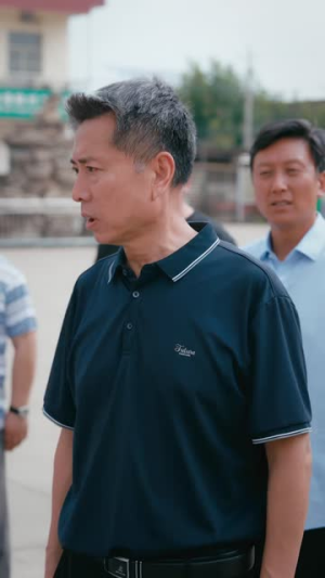人到中年:我的双眼可以看穿一切(80 集) 人到中年:我的双眼可以看穿一切(80 集)同题材短剧