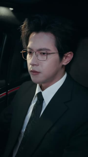 阴差阳错，双面赫总爱上我（84 集）完整版